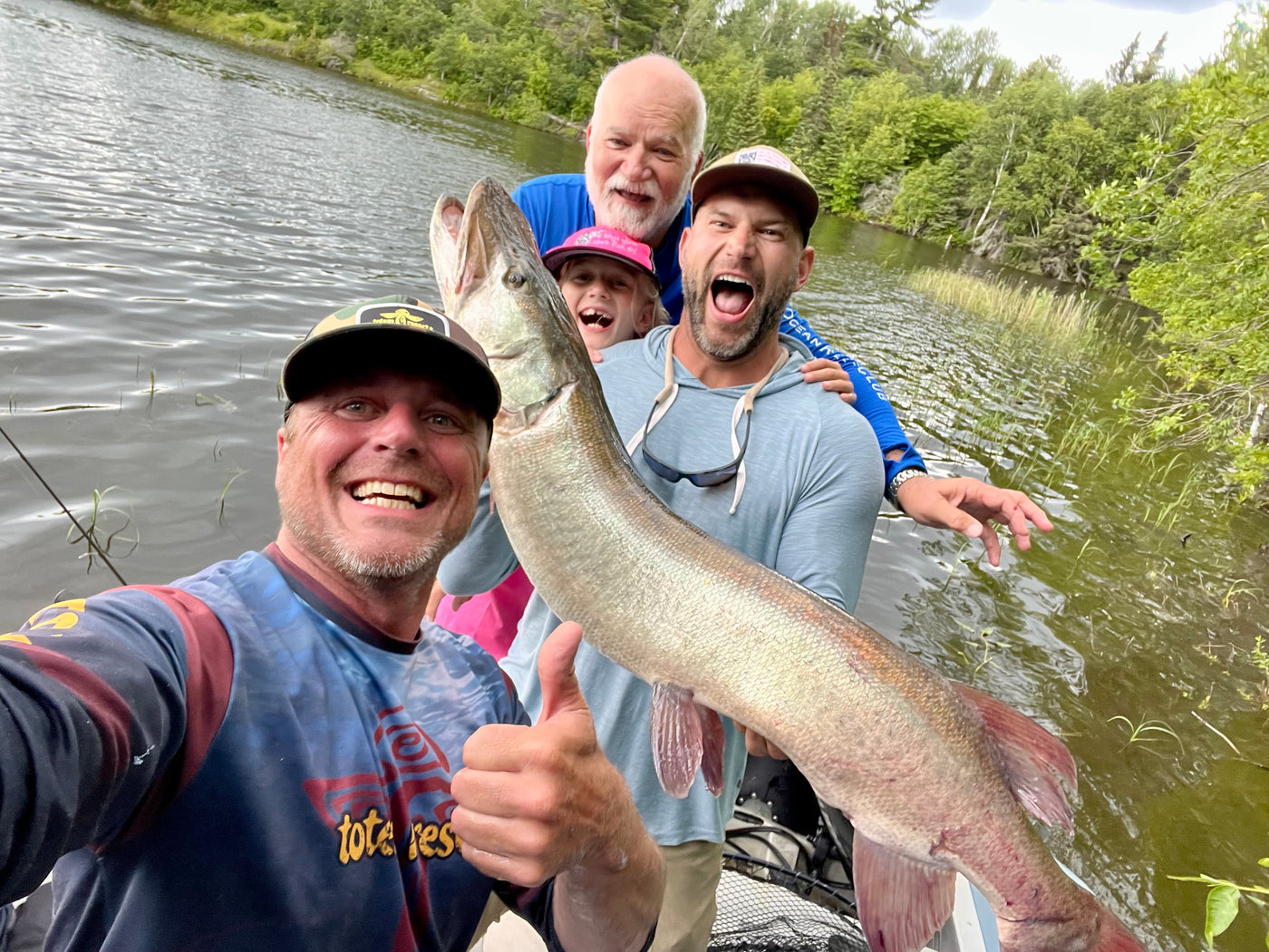 Sportfiskare med musky i Lake of the Woods, Kanada