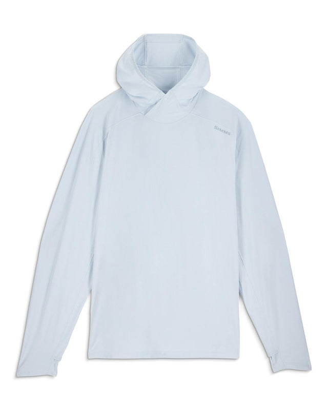 Simms Solarflex Hoody: ljusblå fisketröja med huva, långa ärmar, UPF 50+, tumhål och diskret bröstlogo.