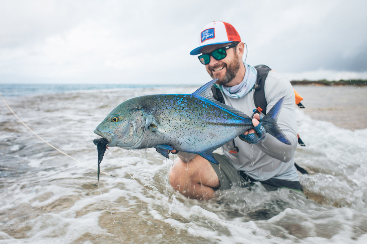 Bluefin trevally vid revkanten på tropisk flugfiskeresa